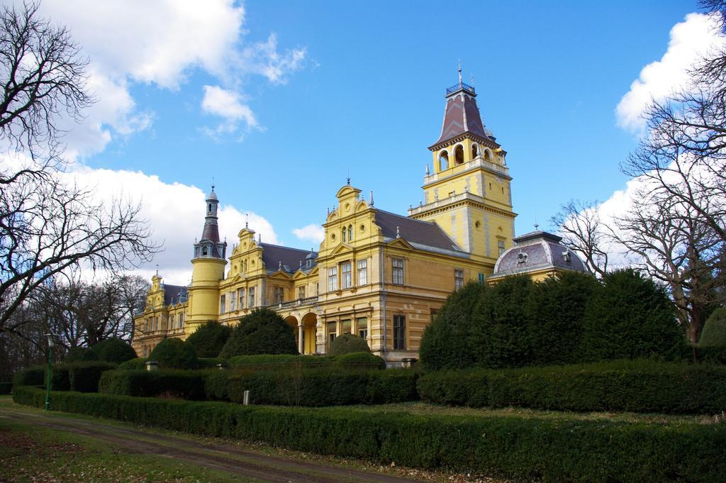 Deutsches Haus Hotel Szabadkígyós Exterior foto